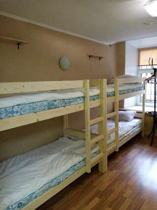 Гостиница Hostel Sunny World  Санкт-Петербург Спальное место на двухъярусной кровати в общем номере для женщин-8