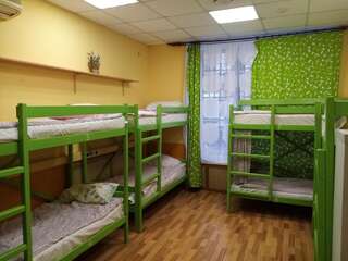 Гостиница Hostel Sunny World  Санкт-Петербург Спальное место на двухъярусной кровати в общем номере для мужчин и женщин-7